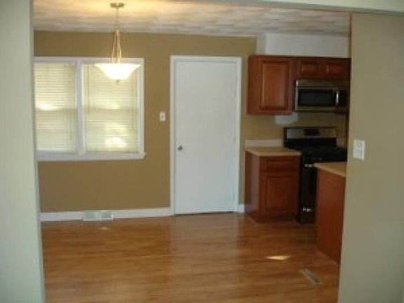 Kitchen Dining area