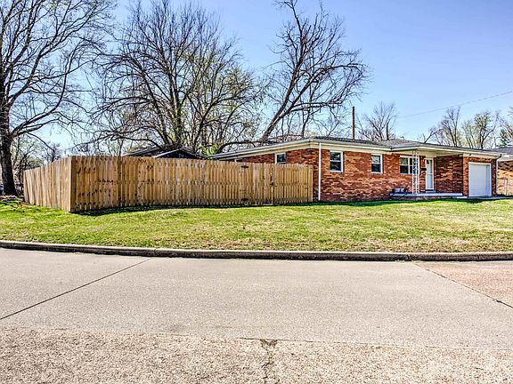 2nd image of 1012 N Fairlawn Cir E