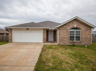 611 Firewood Dr, Centerton, AR 72719