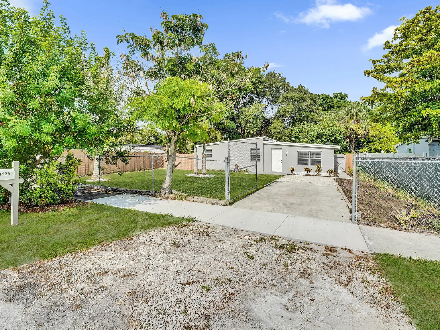 4 bed, 2.0 bath, 1172 sqft, $3,000 — Photo 1