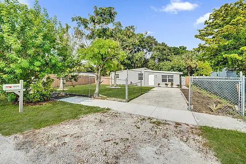 1628 NW 11th St Photo 1