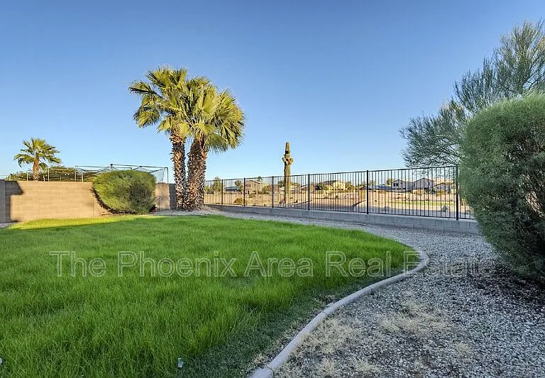 29189 N Shannon Dr — Photo 2