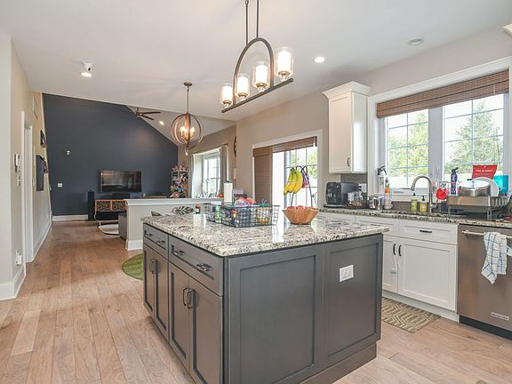 3rd image of 211 Athena Ct