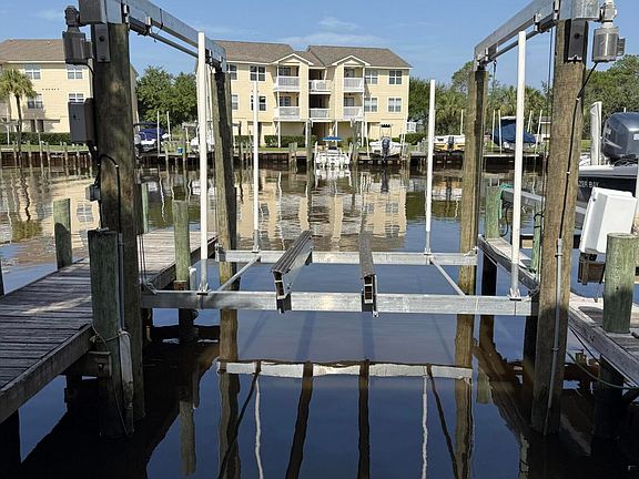 2nd image of 2421 Beachview Dr APT B10