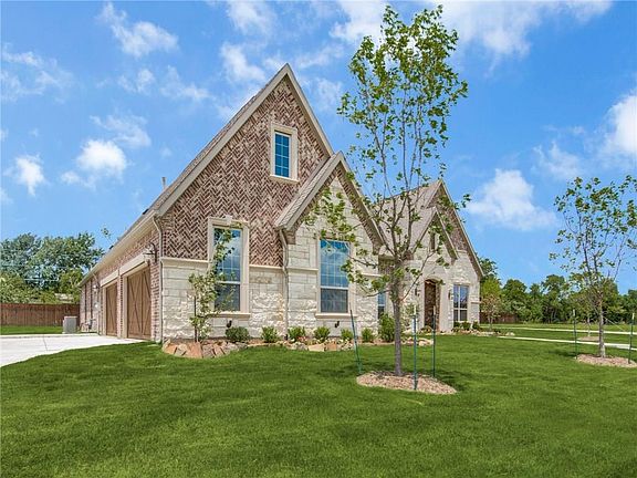 2nd image of 920 Bluebonnet Dr