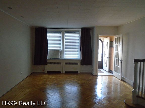 3rd image of 3432 Oakmont St
