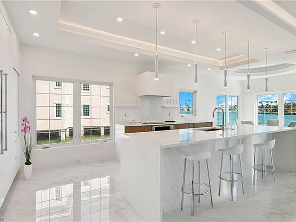 5th image of 4000 Gulf Shore Blvd N APT 1700