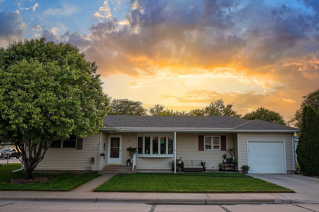1401 Avenue D, Cozad, NE 69130 Zillow