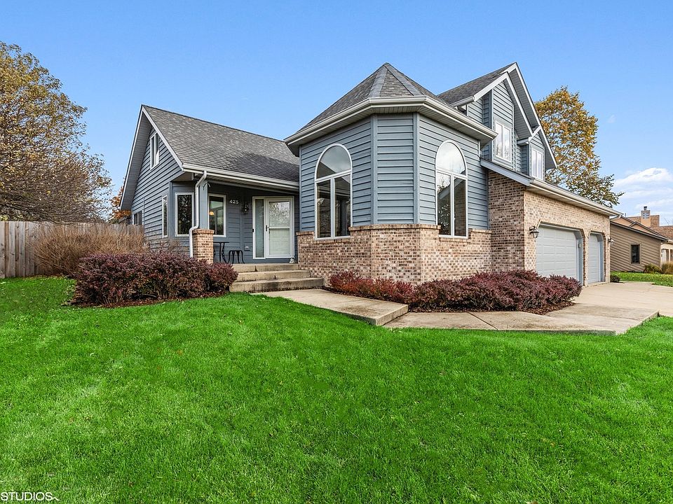 1st image of 425 Fairhaven Dr
