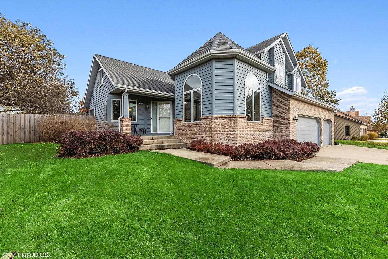 425 Fairhaven Dr photo 1