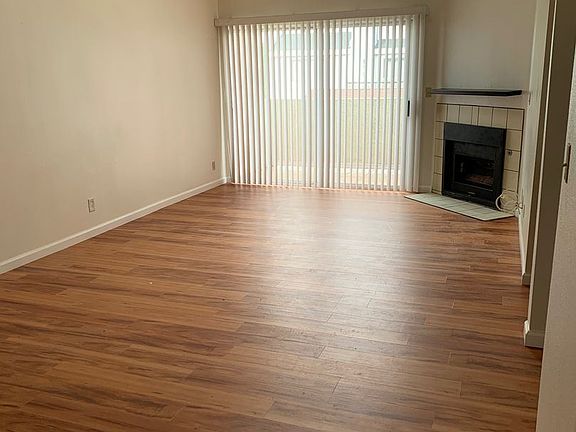 3rd image of 1050 Gladys Ave APT 6