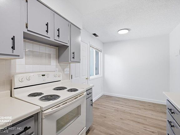 4th image of 1805 16th St