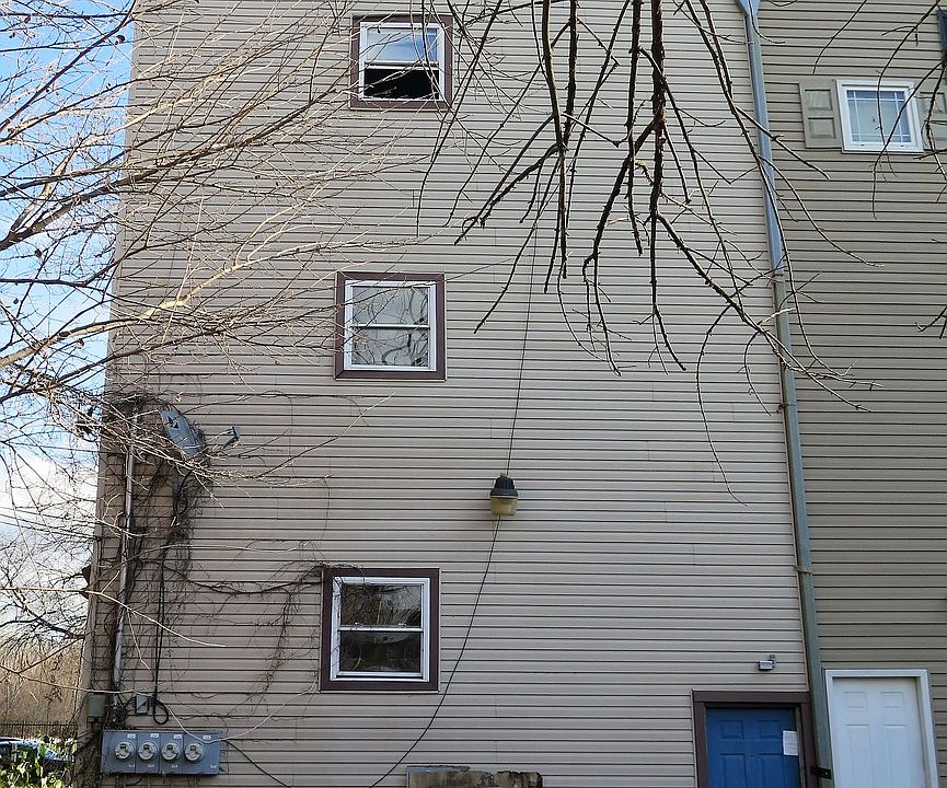2nd image of 10548 S Maryland Ave