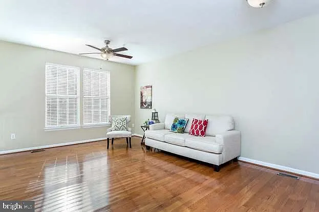 8743 Stonehouse Dr — Photo 16