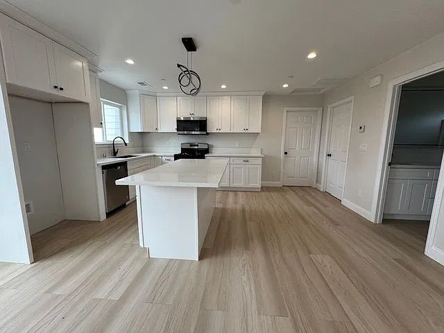 3 bed, 2.0 bath, 1133 sqft, $2,550 — Photo 1