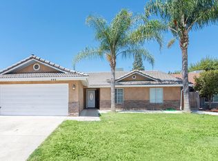185 N Kelly Dr, Dinuba, CA 93618