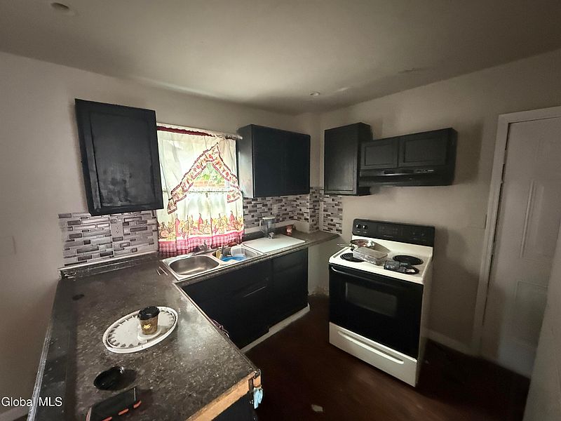 5th image of 1453 1st Street