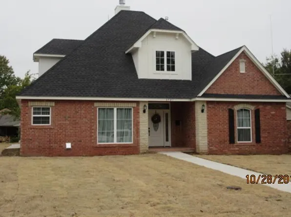 3701 Sunvalley Dr, Midwest City, OK 73110