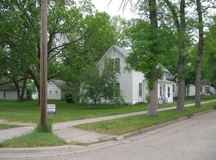 303 E 6th St, Morris, MN 56267
