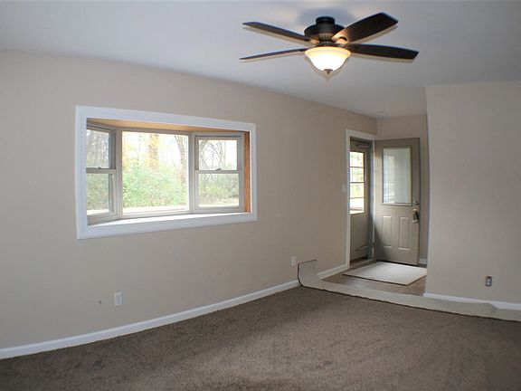 3rd image of 34159 Rosewood St