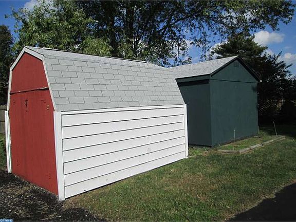 5th image of 1895 Deep Grass Ln