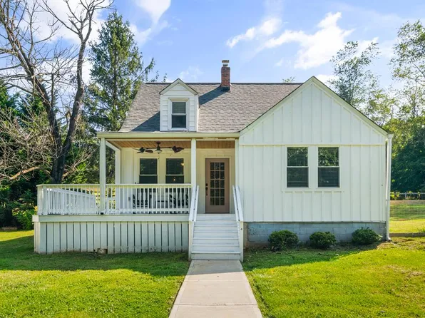 2275 Parkway Ln S, Floyd, VA 24091