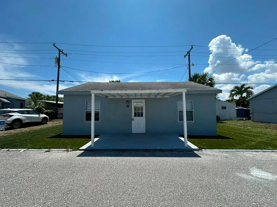 7 Pine Ridge Dr