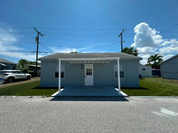 7 Pine Ridge Dr, West Palm Beach, FL 33404