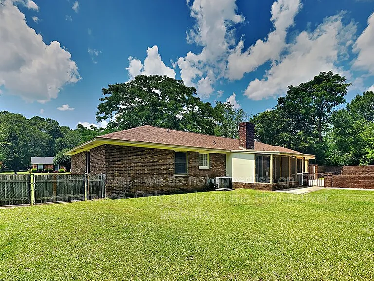 889 Twin Lakes Dr — Photo 22