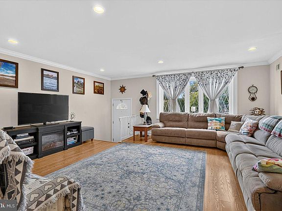 5th image of 10222 Woburn Pl
