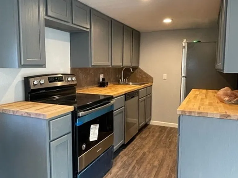 2675 E Commercial St — Photo 5