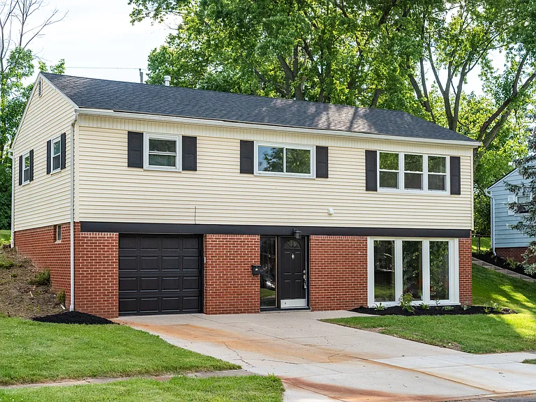 2821 Blackhawk Rd — Photo 2
