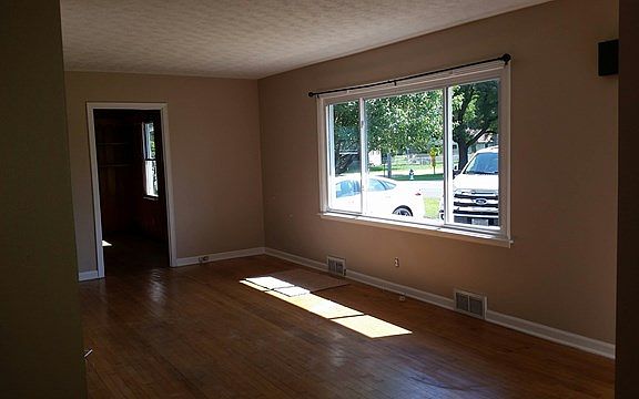 2nd image of 411 Kensington Pl