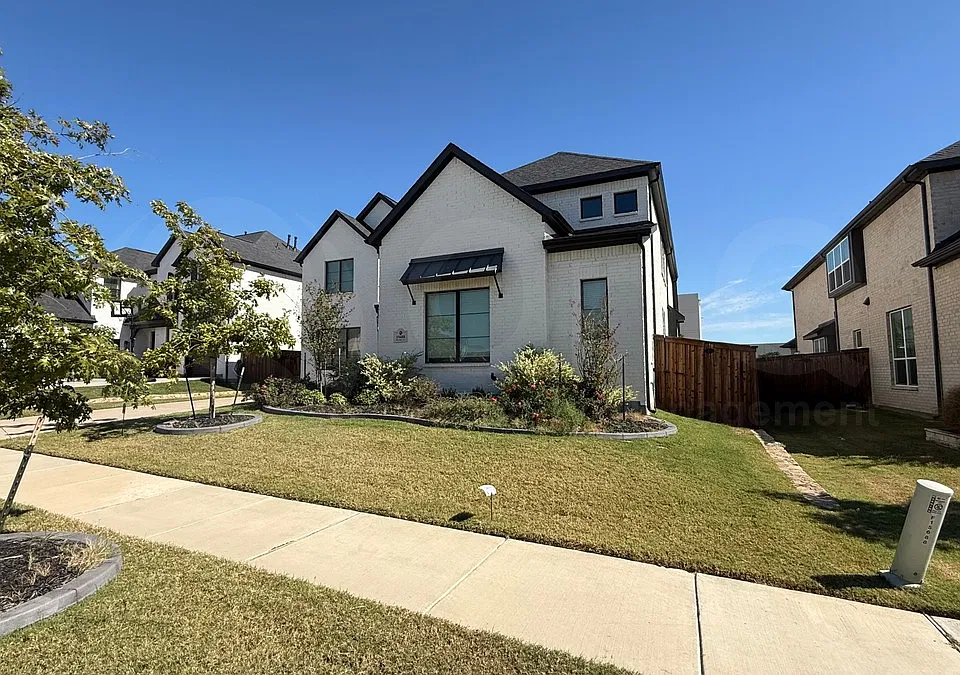 15688 Renner Ln