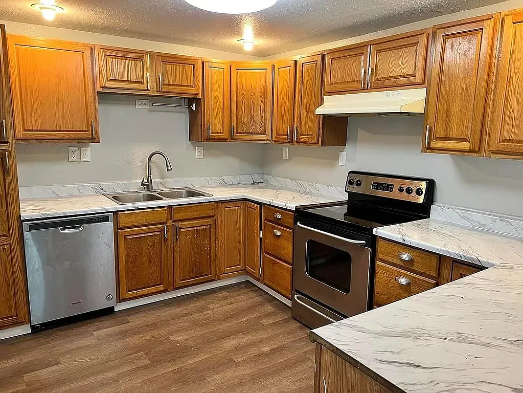 3 bed, 1092 sqft, $1,300 — Photo 2