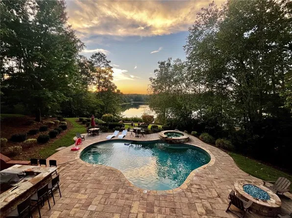 124 Darwish Dr, McDonough, GA 30252