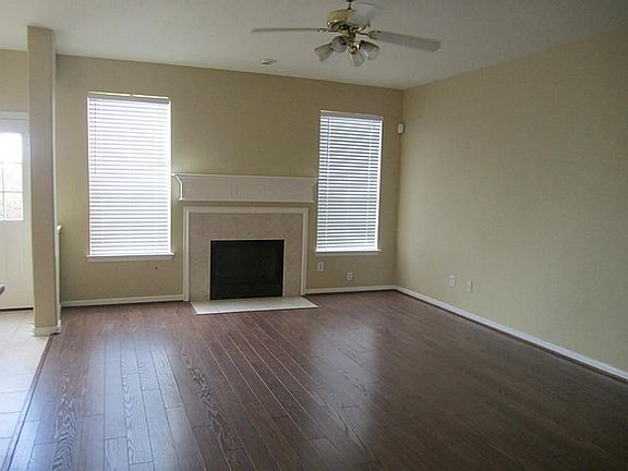 3rd image of 3302 Stratford Pointe Dr