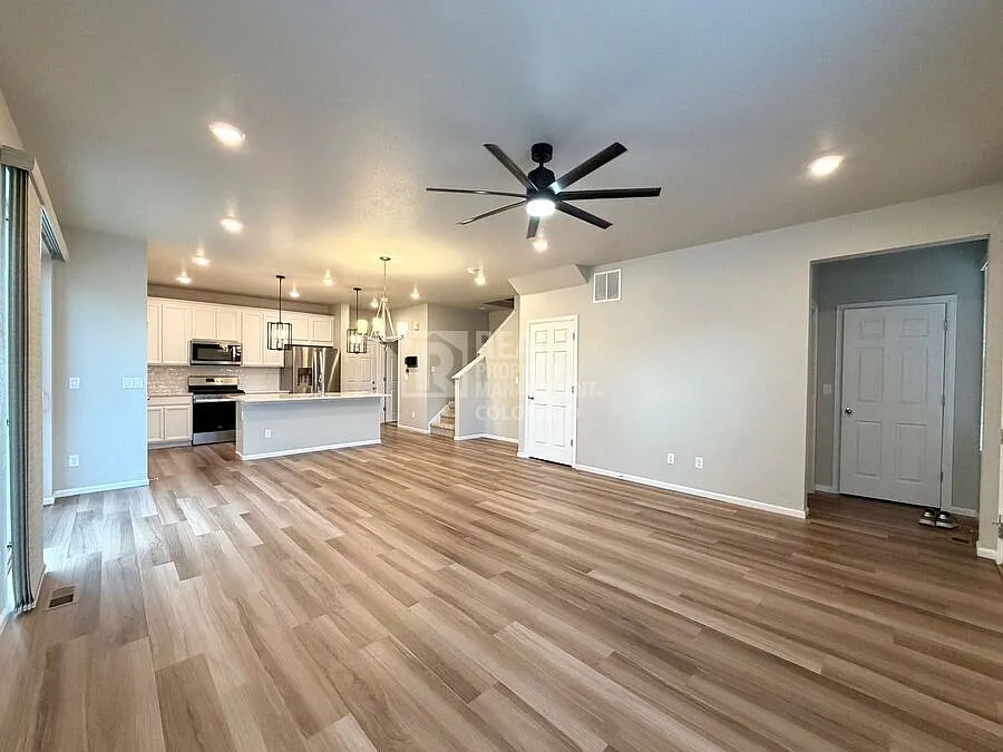 Spacious Castle Pines Home with Quartz Kitchen, Loft & Patio — Photo 2