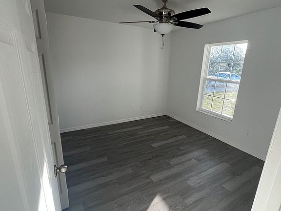 3rd image of 980 Waldon Ave