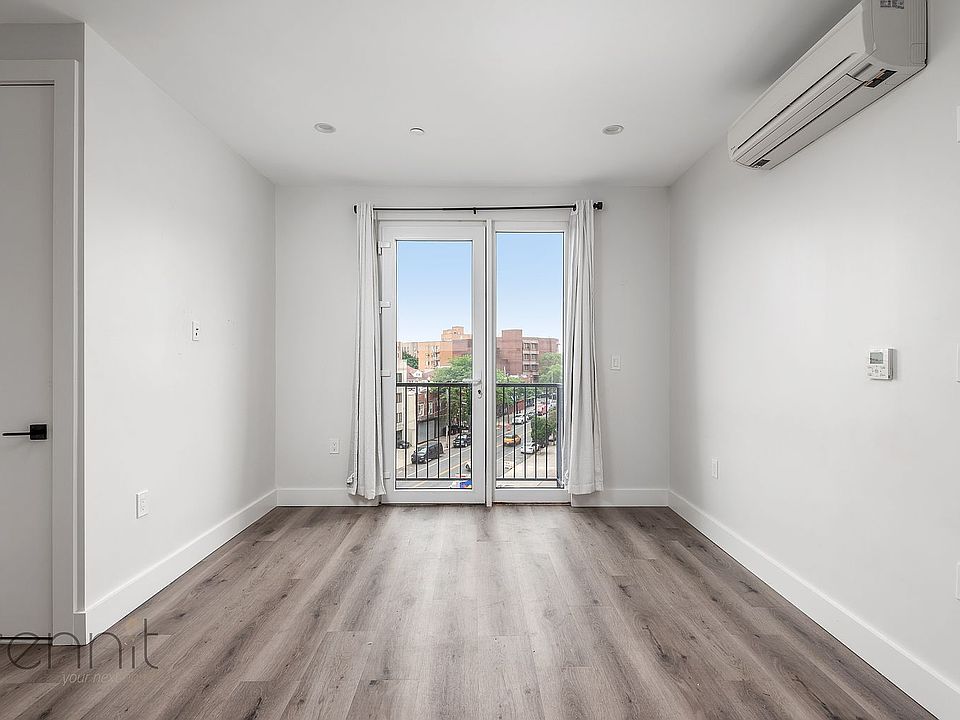1st image of 125 Kings Hwy APT 4A