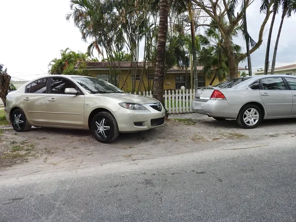 5750 NW 111th St, Hialeah, FL 33012