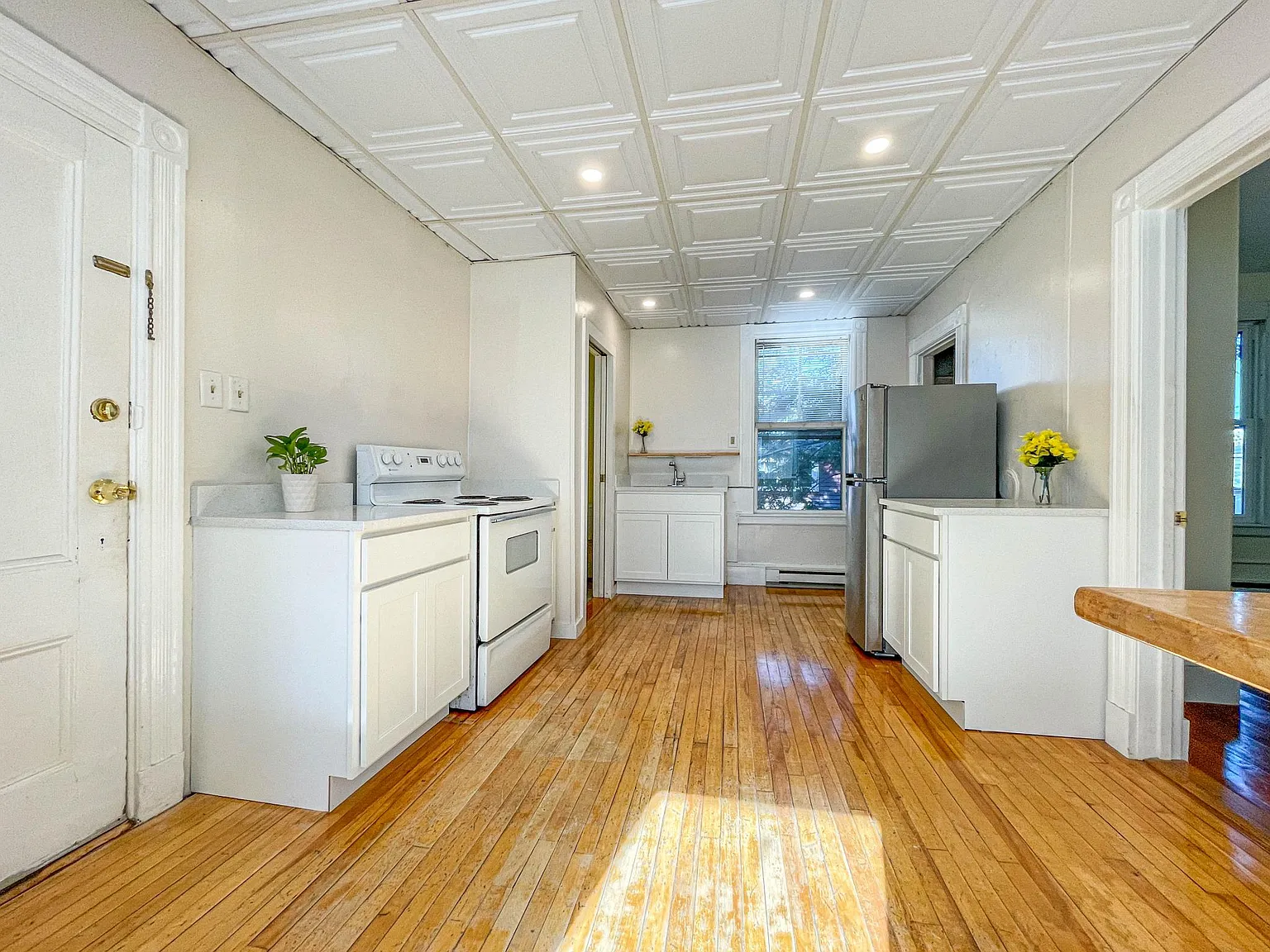 2 bed, 1100 sqft, $2,600 — Photo 2