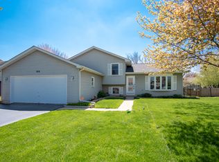 180 Meadow Vw, Antioch, IL 60002