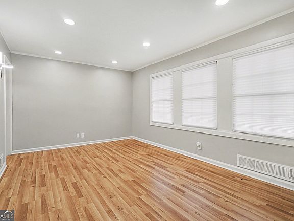 4th image of 2912 Belvedere Ln