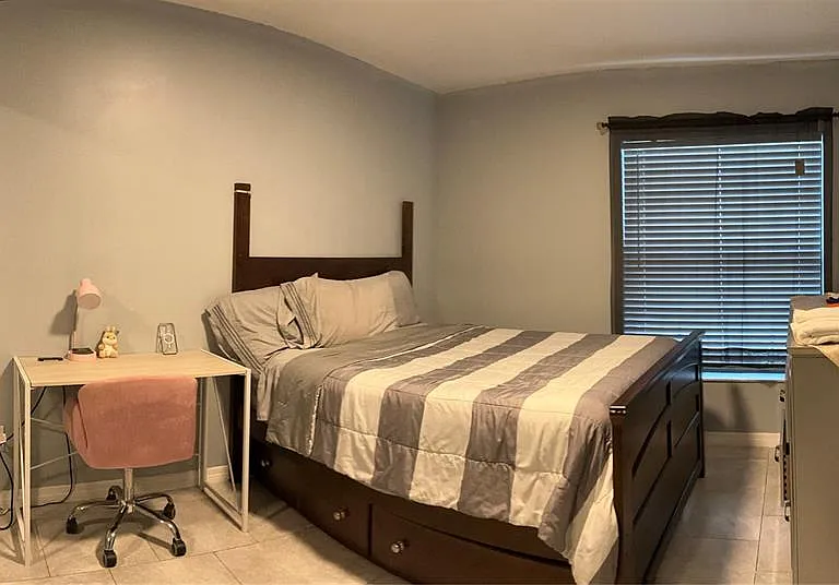 12900 SW 13th Mnr #12900 — Photo 1