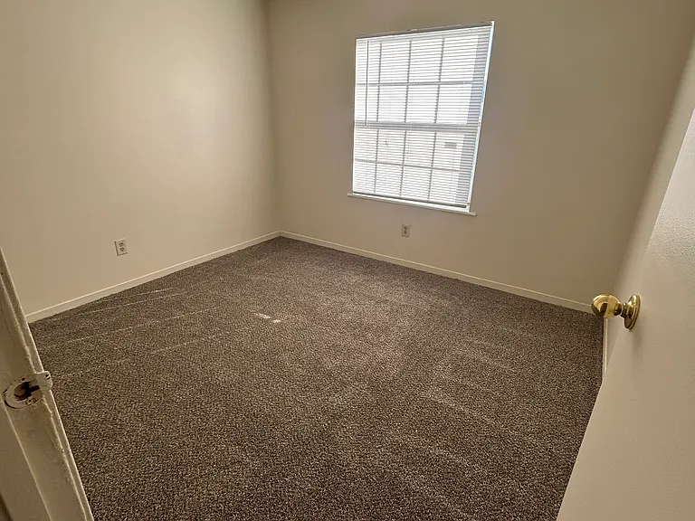 Lakeside Apartments at Walnut Hills — Photo 19
