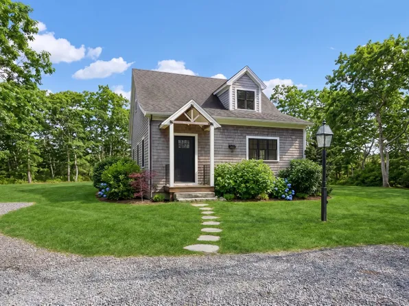 114 Meetinghouse Way, Edgartown, MA 02539