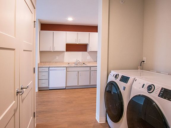 5th image of 703 W Main St #302