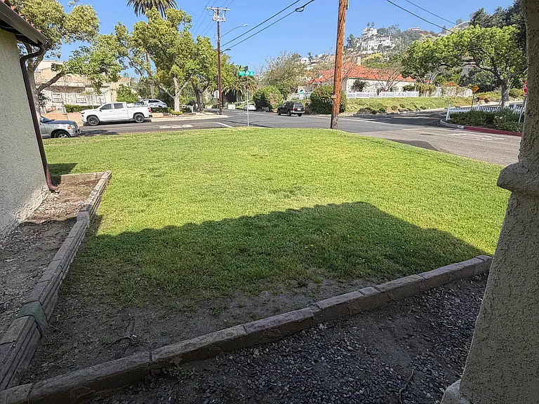 1090 E Verdugo Ave — Photo 24