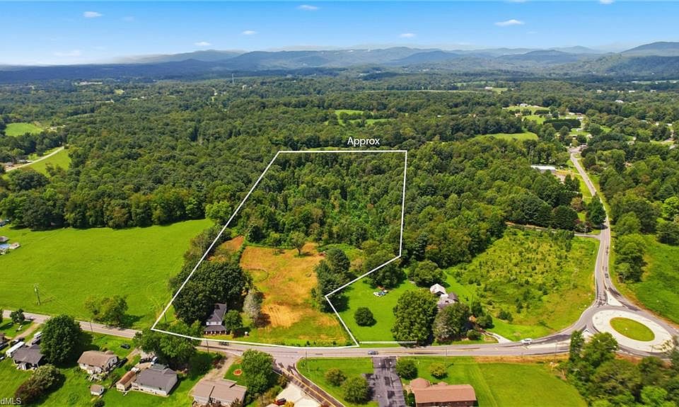 40th image of 985 Traphill Rd